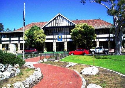 Voyage sur-mesure, Motel standard au bord du lac Wagardu
